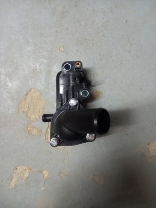 Caja termostato ford focus