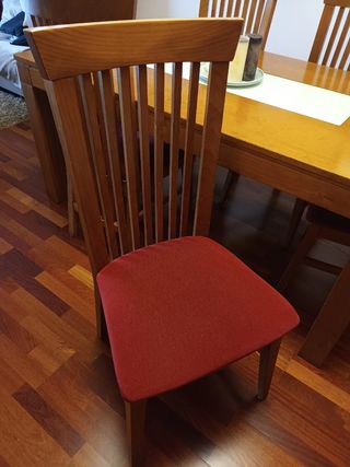 Conjunto de mesa y sillas de salón