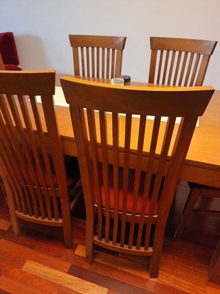 Conjunto de mesa y sillas de salón