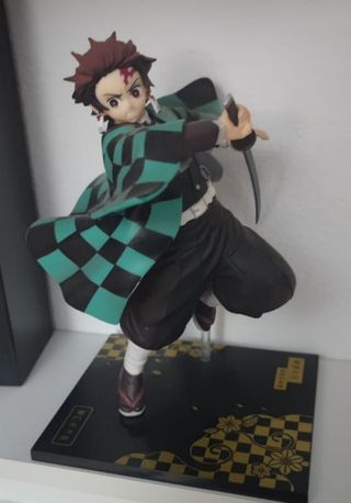 Mangas y figuras originales de Kimetsu no Yaiba