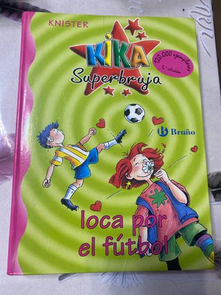 Kika Superbruja loca por el fútbol