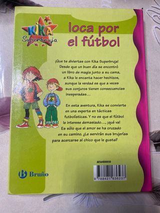 Kika Superbruja loca por el fútbol