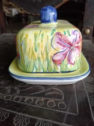 manteigueira ceramica , pintada a mao