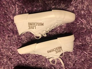 Sneakers Love Moschino