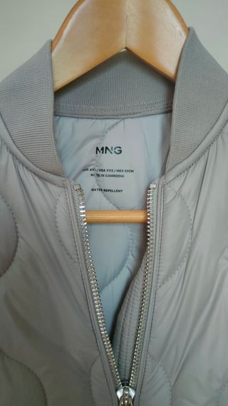 Chaqueta impermeable Mango