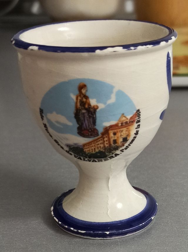 Huevera de cerámica, Valvanera