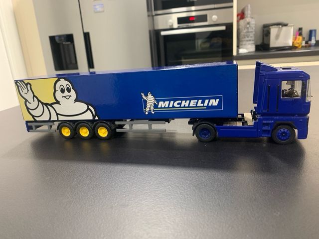 Camion Renault Magnum Michelin de joal