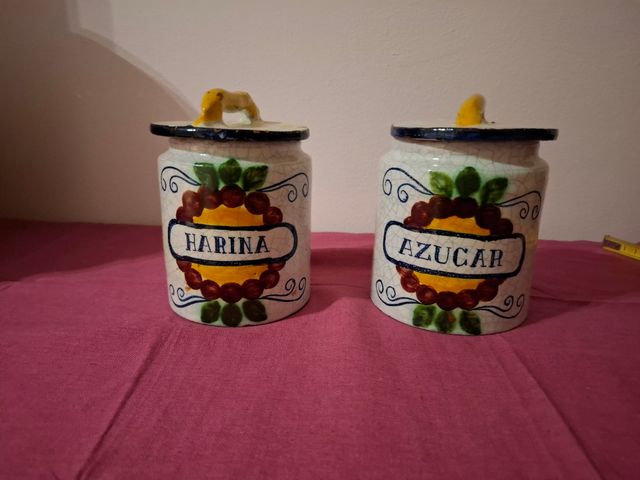 2 botes de cerámica antiguos