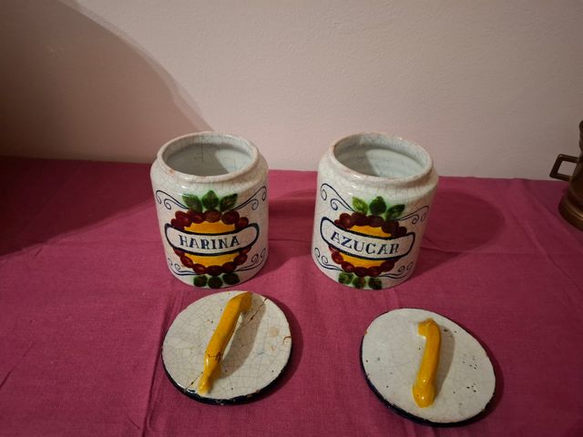 2 botes de cerámica antiguos