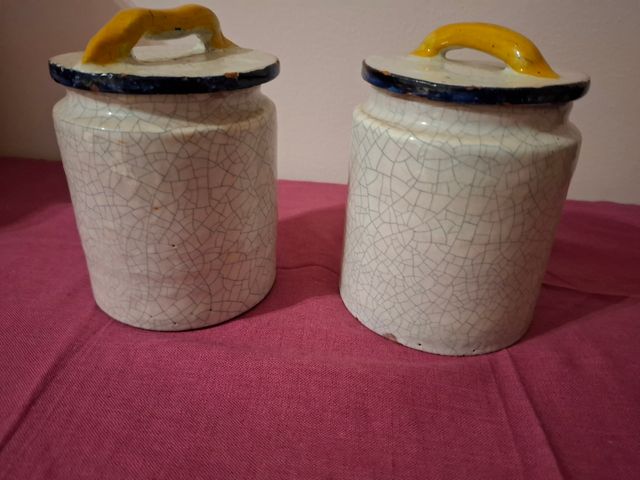 2 botes de cerámica antiguos