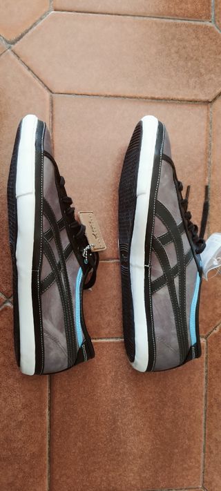 Zapatillas Asics nuevas 