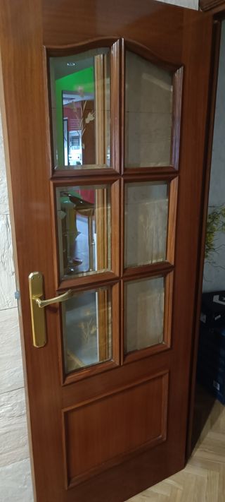 Puerta maciza critalera