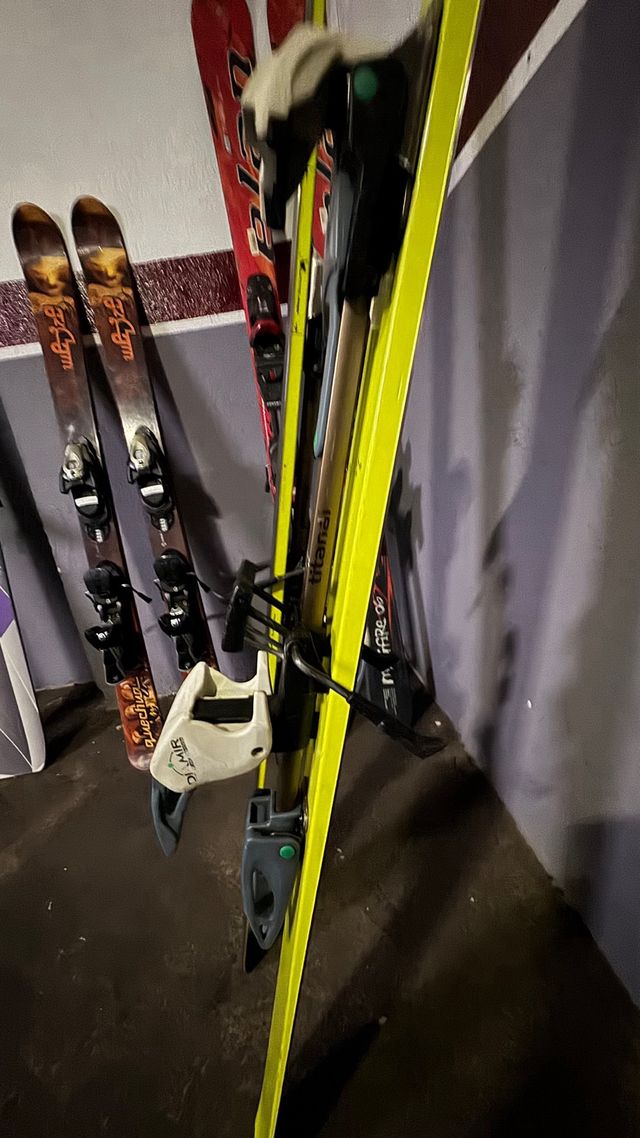 Equipo de esqui de travesía