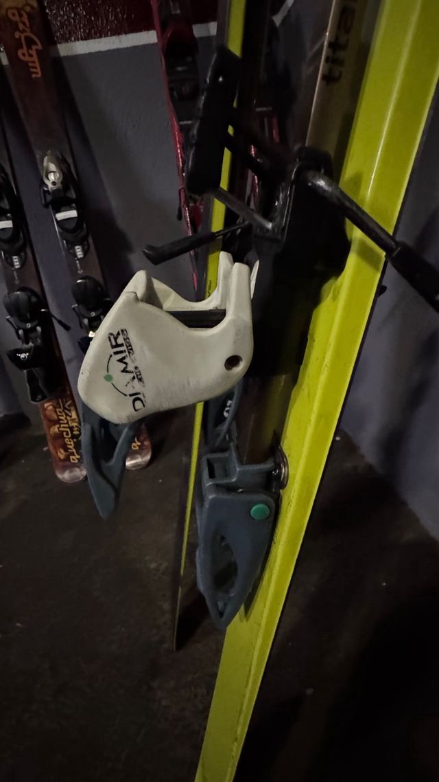 Equipo de esqui de travesía