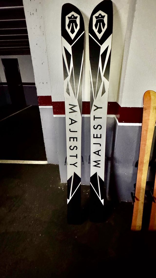 Esquis Majesty