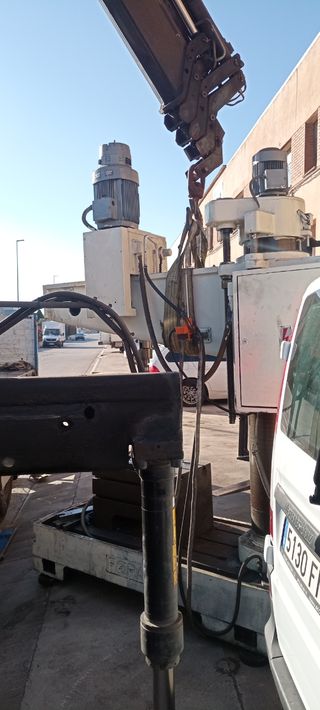 Alquiler camión grúa pluma (transportes)