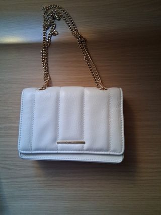 Bolso blanco con cadena dorada Nuevo