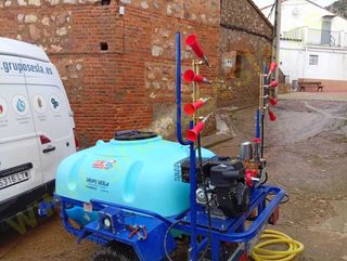 CUBA ARRASTRADA PARA FUMIGACION CON TROMPETAS