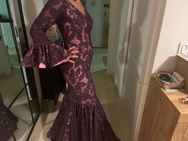 Vestido flamenca morado de encaje
