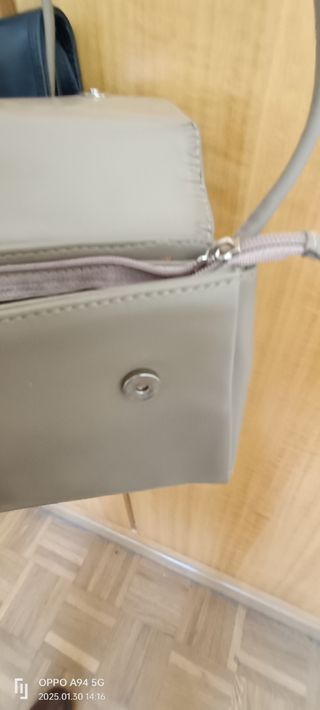 Lote de 7 bolsos de piel y de lona a Buen precio