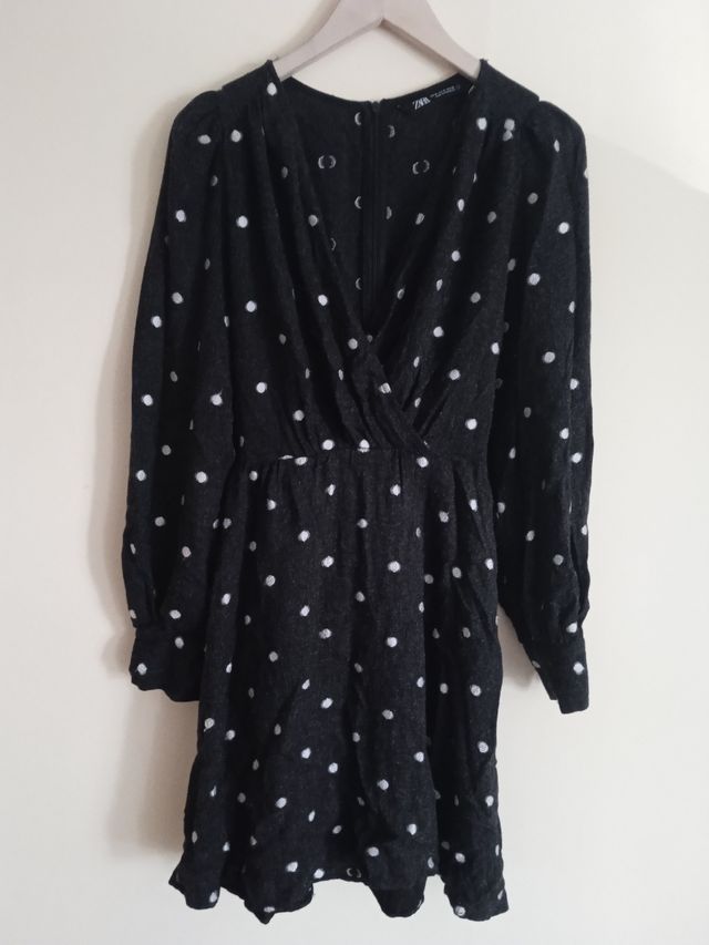 Vestido gris con lunares blancos zara