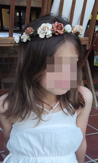 Corona de flores, tocado marrón y beige
