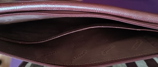 Funda de cuero natural para portátil o tablet .