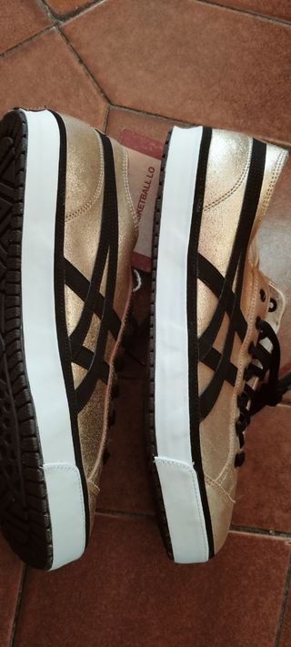 Zapatillas Asics nuevas 