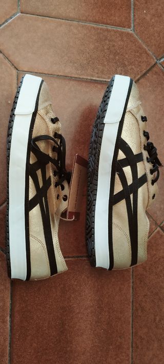 Zapatillas Asics nuevas 