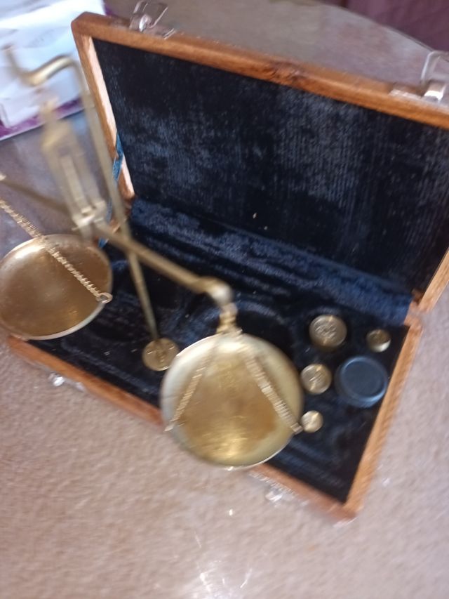 Balanza de metal antigua