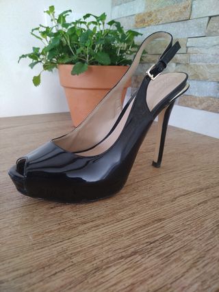 Zapatos negros charol