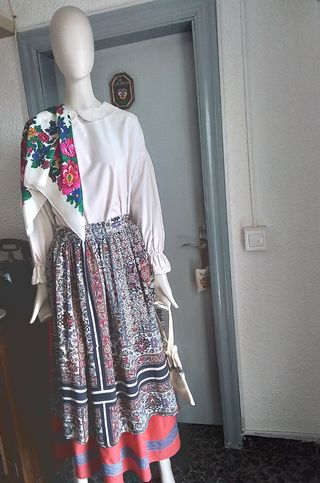 Traje baturra,aldeana,baserritarra,neska