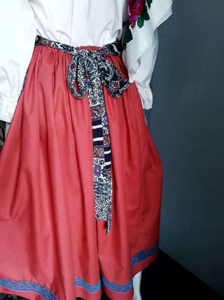 Traje baturra,aldeana,baserritarra,neska