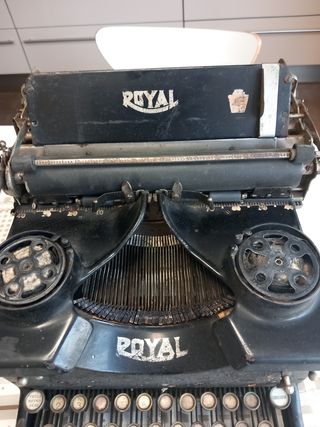 Máquina de escribir antigua Royal.