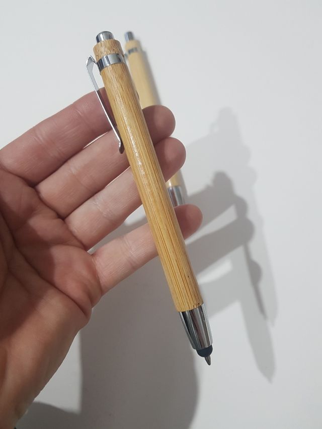 2 bolígrafos en madera de bambu