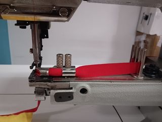 Maquina ribetear garudan,triple arrastre