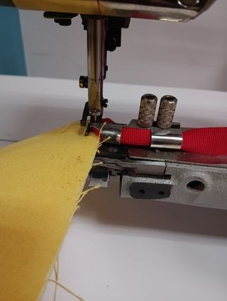 Maquina ribetear garudan,triple arrastre