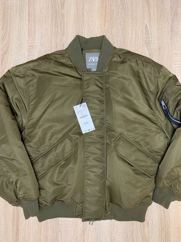 Cazadora Zara oversize verde (T. S)