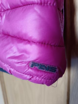 Plumas con capucha rosa fucsia