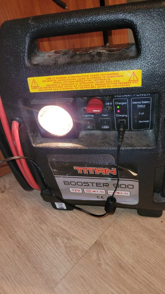 Arrancador TITAN booster 900 cambiar batería