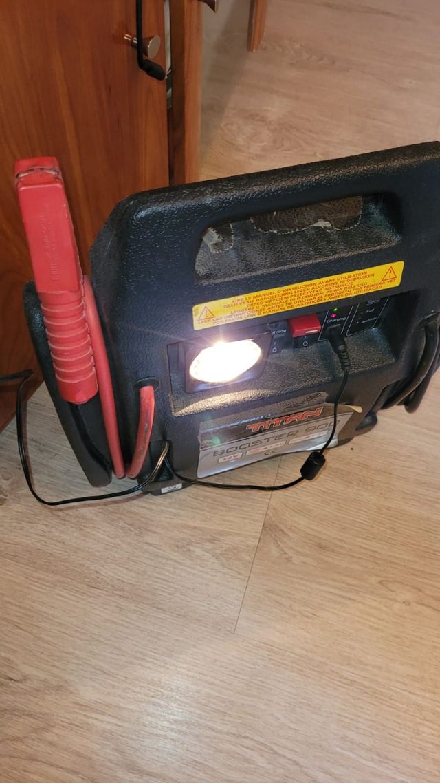 Arrancador TITAN booster 900 cambiar batería