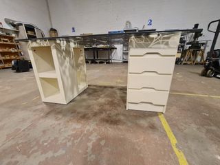 Conjunto de cristal, cajonera y baldas