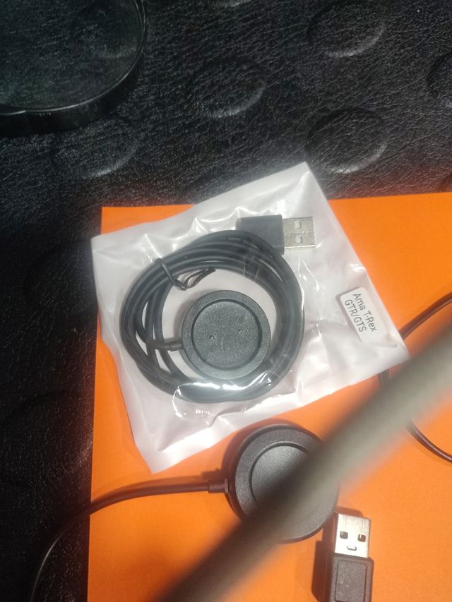 Cargador reloj 4 euros cada uno y corea 5€