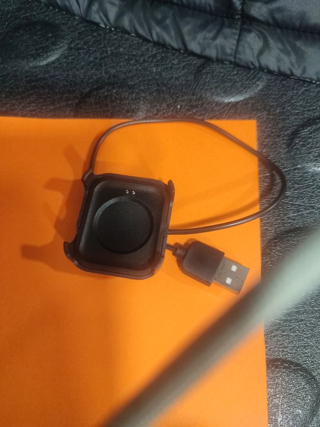 Cargador reloj 4 euros cada uno y corea 5€