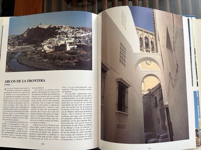 Bonito y completo libro Pueblos de España