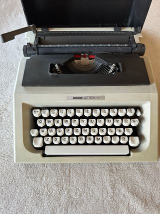 Máquina de escribir portatil Olivetti Lettera 40