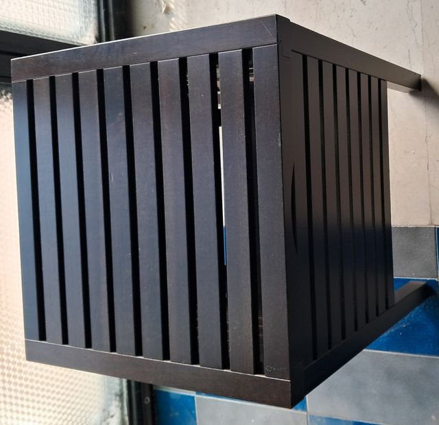 Sgabello con contenitore in legno ikea