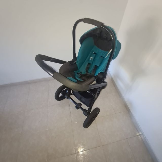 Carrinho de bebé e ovo