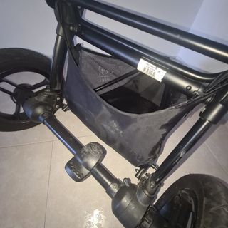 Carrinho de bebé e ovo