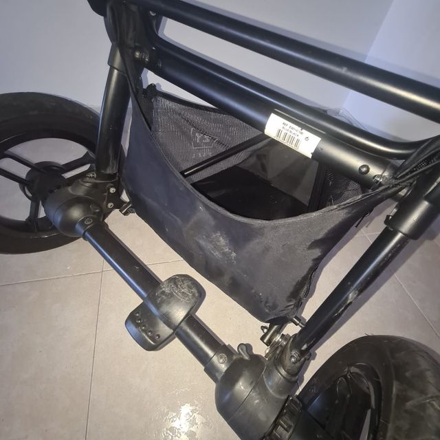 Carrinho de bebé e ovo